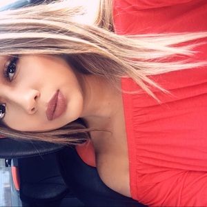 Meet your Posher, Dania